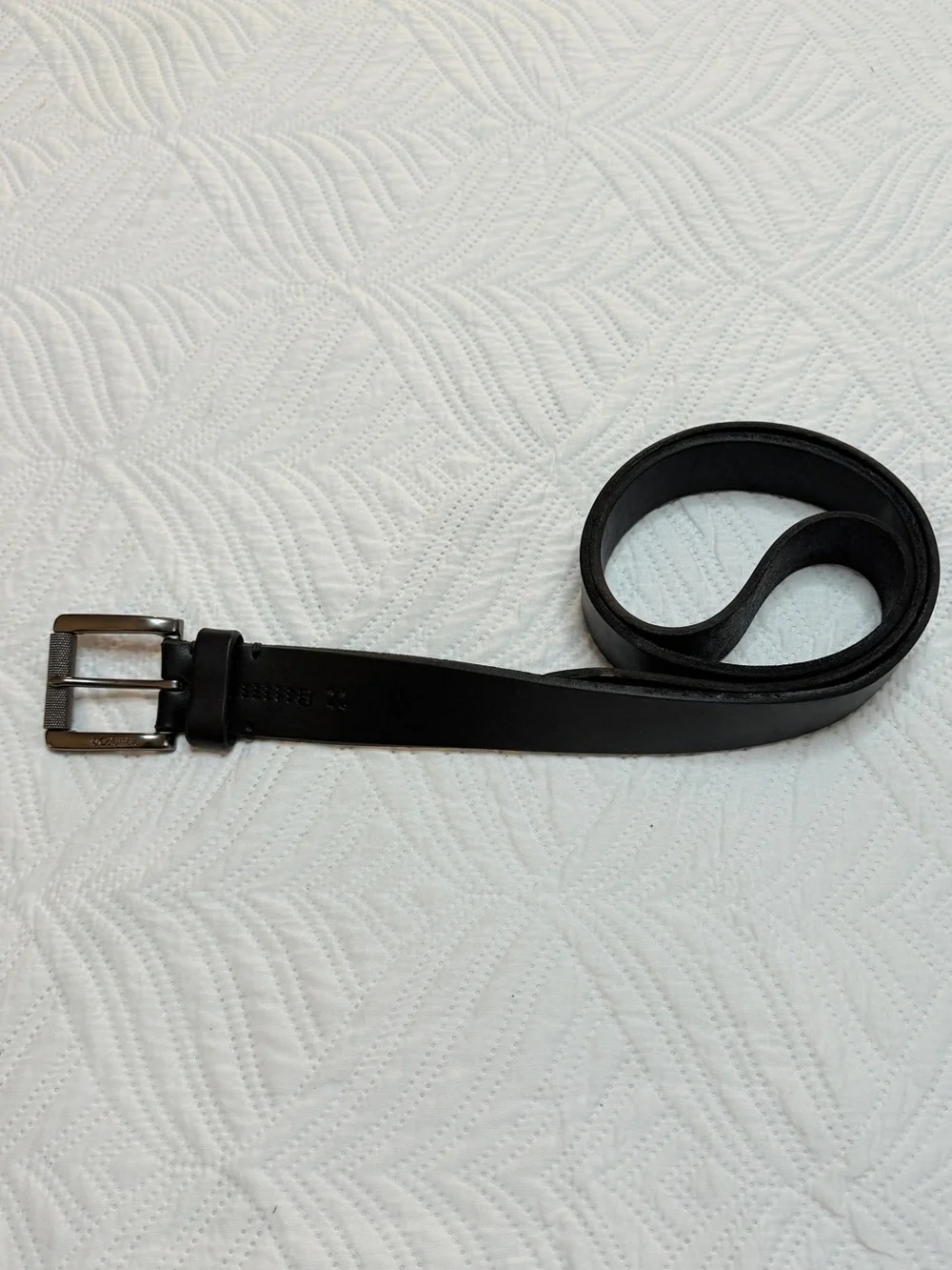Columbia Men's Black Leather Belt With Gun Metal Buckle - Classic. Size 44